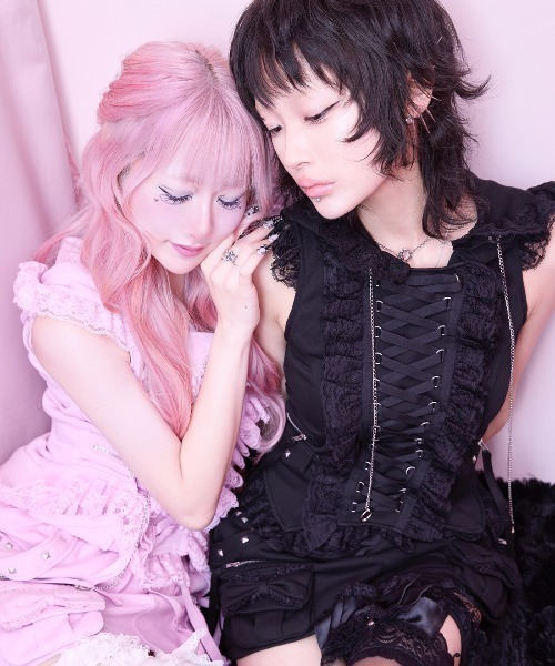 タグ付✨️avenchumu Zipハート＆チェーンラッフルジレ ピンク AVENCHUMU Zip heart & chain ruffle gilet avenchumu ハート トップス