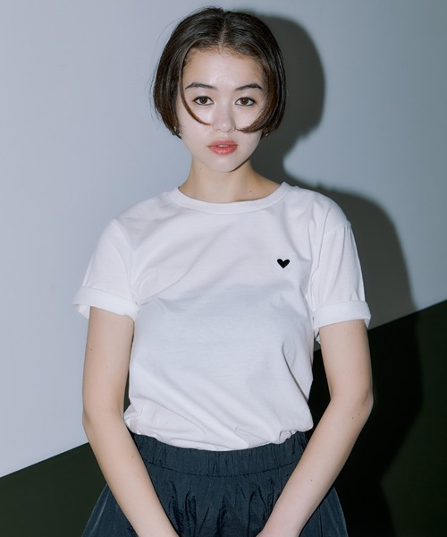 emis ハート刺繍 Tシャツ クリーム色 ZOZO限定】ハート刺繍Tシャツ（UVカット、接触冷感）（Tシャツ