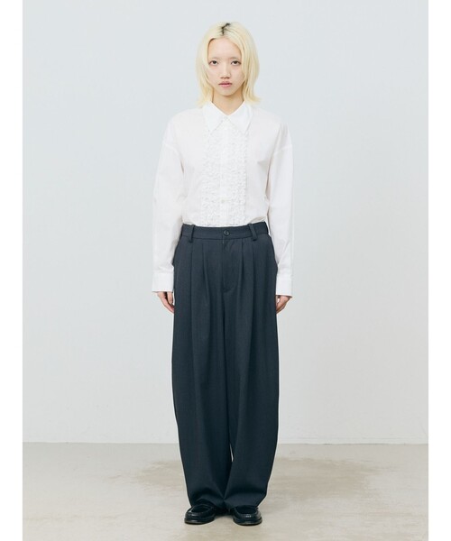 FEKETE（フェケテ）の「polka dot round collar frill blouse / ドット