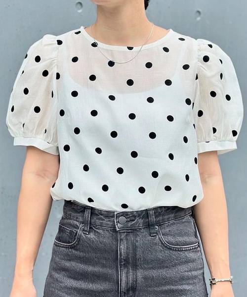 ブラウス トップス シャツ Tシャツ レディース 夏 大きいサイズ 半袖 パフスリーブ ドット柄 モノトーン クラシカル 水玉模様 ホワイト ブラック シンプル お出 ブラウス シャツ ドット柄パフスリーブシアーブラウス