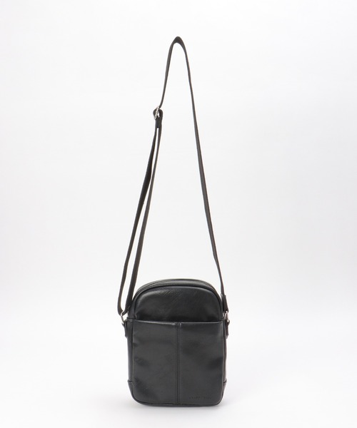 黒のレザーショルダーバッグ ikka（イッカ） ショルダーバッグ GPレザータッチショルダーバッグ