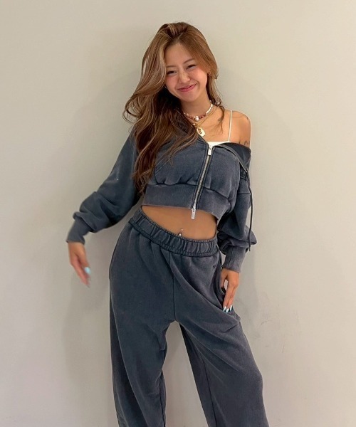ROXY（ロキシー） パーカー YOLO ZIP /ロキシー空港コーデクロップド丈