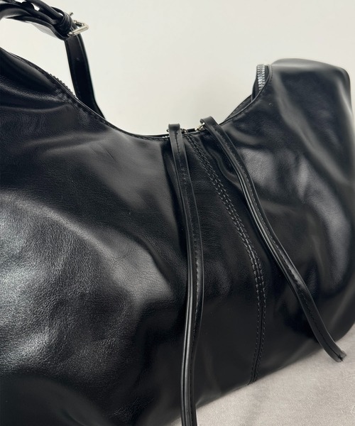 【極美品】DIESEL カモフラージュ レザー　ボディバッグ　ワンショルダー ワンショルダーバッグ クロスボディーバック メンズ レディース レザー