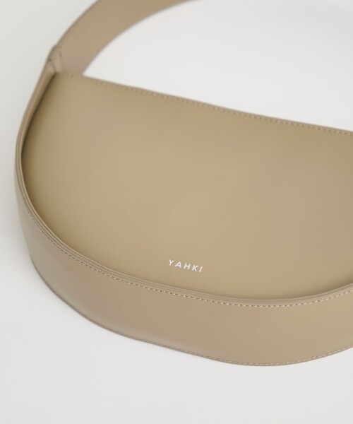 YAHKI ヤーキ ハーフムーンショルダーバッグ グレージュ YAHKI ハンドバッグ 「YAHKI/ヤーキ」YH-657/ハンドバッグ