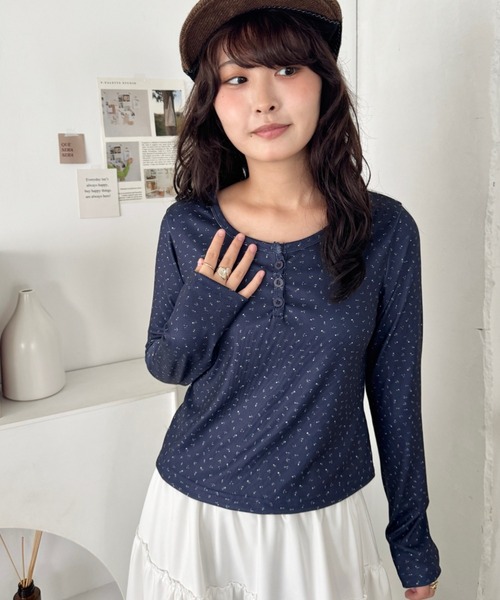 SOLLON.（ソルロン） tシャツ 小花柄ヘンリーネックリブトップス