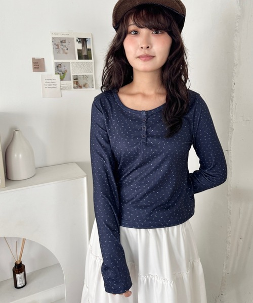 SOLLON.（ソルロン） tシャツ 小花柄ヘンリーネックリブトップス