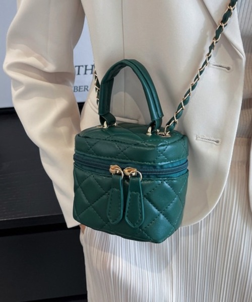 新品☆CHANEL ノベルティ☆ミラー付きキルティングバニティショルダーバッグ LUMIERE de GENIE スマホがサッと出し入れできる! 5ポケット バニティ