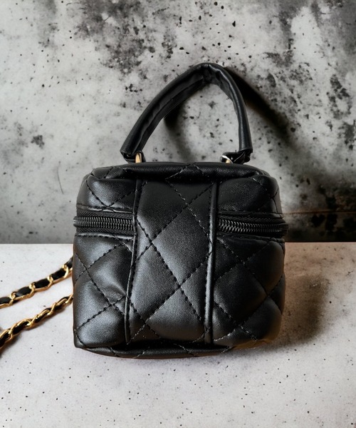 ノベルティ　ブラック キルティングショルダーバッグ　バニティ United store ショルダーバッグ バッグ キルティングチェーンバニティ