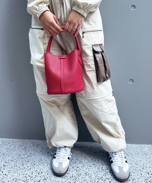 PELLICO レッド バケツ型 ハンドバッグ　2way ショルダーストラップ付 PELLICO レッド バケツ型 ハンドバッグ 2way ショルダー