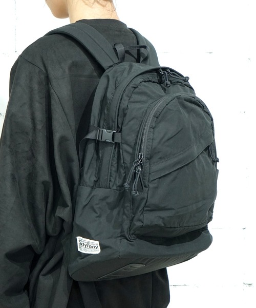 【極美品】MT.RAINIER DESIGN ブラック　バッグパック　リュック Mt. Rainier Design（マウントレイニアデザイン） デイバック リュック