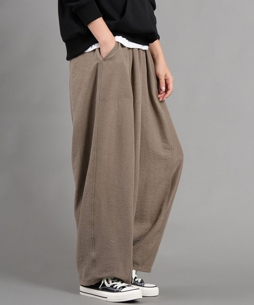 ourゆったりシルエットのコクーンパンツベージュ ゆったりシルエットのコクーンパンツ – OURHOME