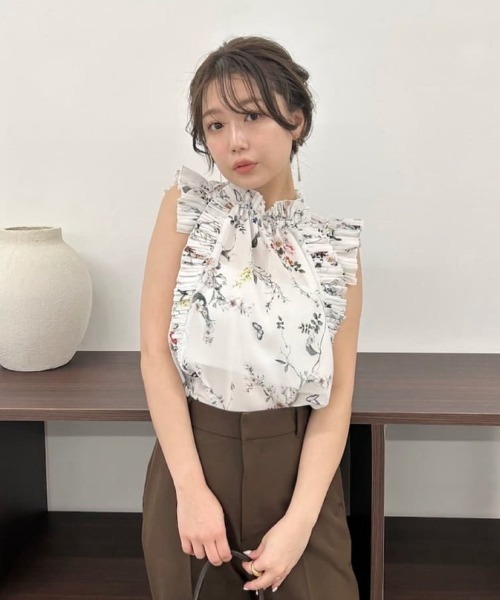 cccmalie シーマリー フリルTシャツ フロッキー花柄 38 グレー 美品 jouetie（ジュエティ）の「ラッフルフリルトップス 花柄（Tシャツ