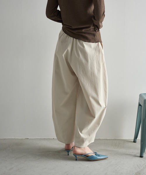 THE Yon チノパン ツイルタックコクーンバレルパンツ レディース