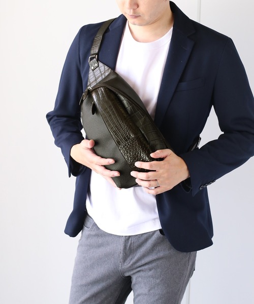 【激レア】エルゴポック クロコダイル型押し ボディバッグ クロスボディ 2層式 オンライン限定クロコダイル型押しモデル | HERGOPOCH｜エルゴポック