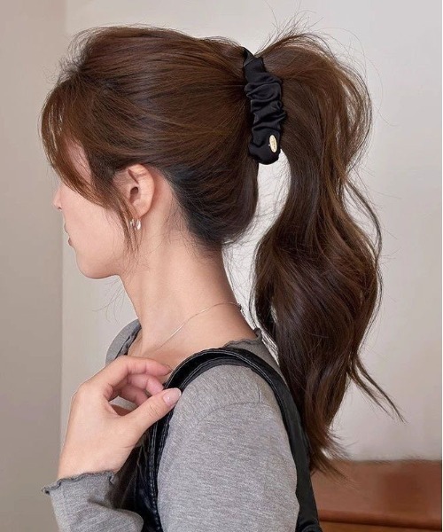 エレガントなブラウンヘアバナナクリップ ヘアクリップ 「 ammy. / エイミードット 」 エレガント サテン風
