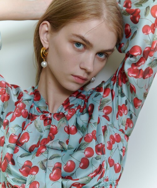 ワンピース 「LOULOU WILLOUGHBY」LISAチェリープリント リボンワンピースの画像