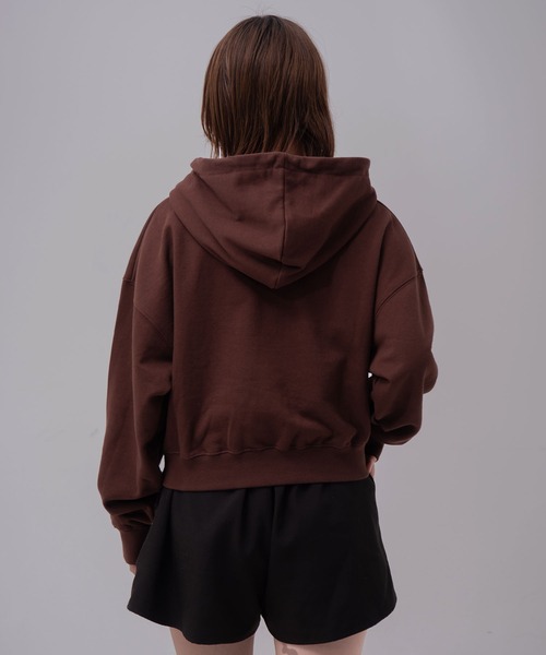 パーカー 「mahagrid/マハグリッド」MGD SERIF LOGO CROP HOODIE/セリフロゴ クロップ プルオーバーパーカー レディー mahagrid/マハグリッド』MGD SERIF LOGO CROP HOODIE/セリフロゴ