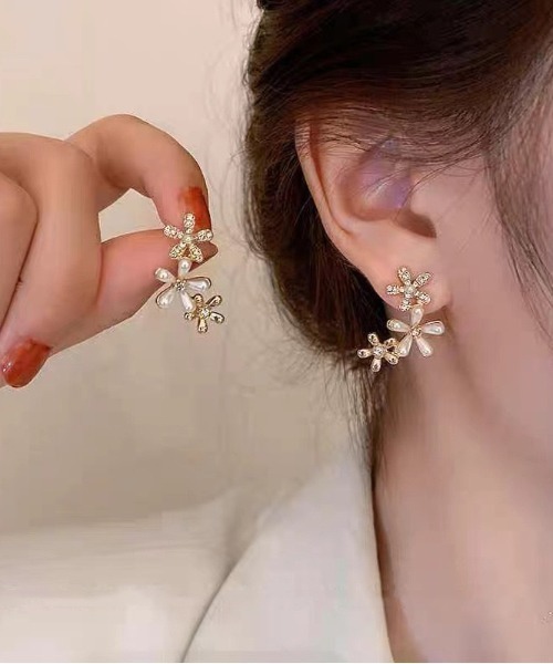 tood. ピアス 「tood.」ラインストーン フラワーデザインピアス