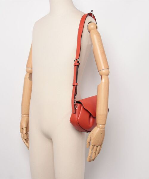 GUESS ショルダーバッグ バッグ AMORETTE Flap Crossbody クロス