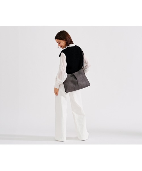 ショルダーバッグ バッグ ペッレテッシル ショルダーバッグ レディース メンズの画像