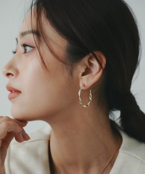 AJUGA.（アジュガ） ピアス ツイストフープピアス レディース