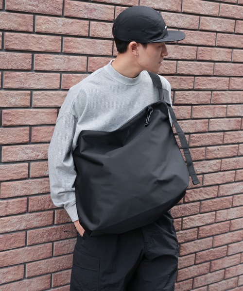 話題の人気 meltum ショルダーバッグ ナイロン / BAG MESSENGER NYLON バッグ