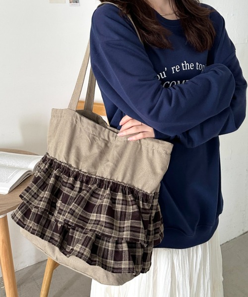 フレアフリル付きトートバッグ（L）　2way ライトベージュ　ハンドメイド CLEA トートバッグ 大きめ 「A4サイズ対応」2wayフリルトートバッグ