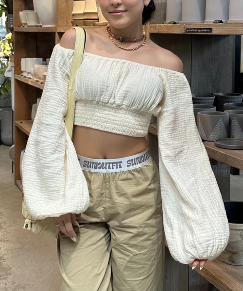sunoutfit オフショル　khakiカーキ セール】moeka - SUNOUTFIT オフショルブラウス made in INTERFACTORY