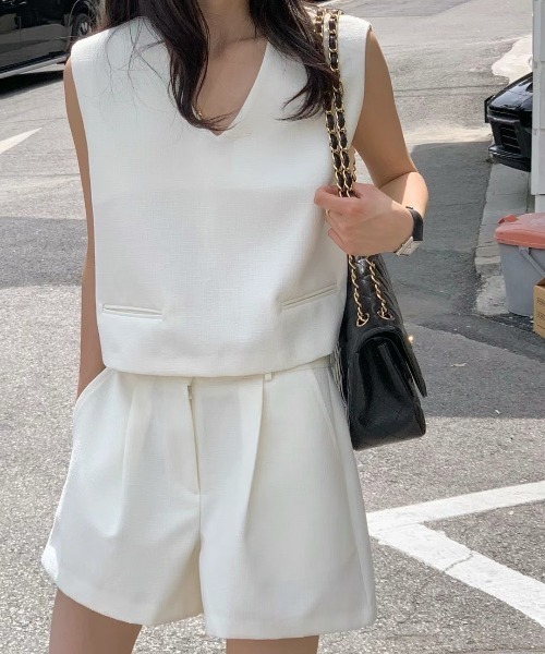 deux amour Vネックノースリトップス＋ショートパンツセットアップ