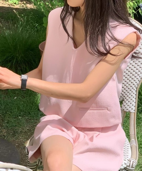 deux amour Vネックノースリトップス＋ショートパンツセットアップ