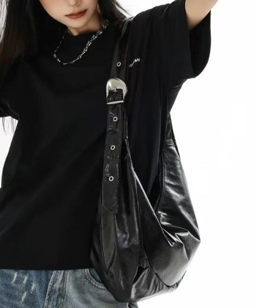 SALE☆新品☆  メタルロゴブラックショルダーバッグ Sibra（シブラ） ショルダーバッグ バッグ メタルバックルデザイン