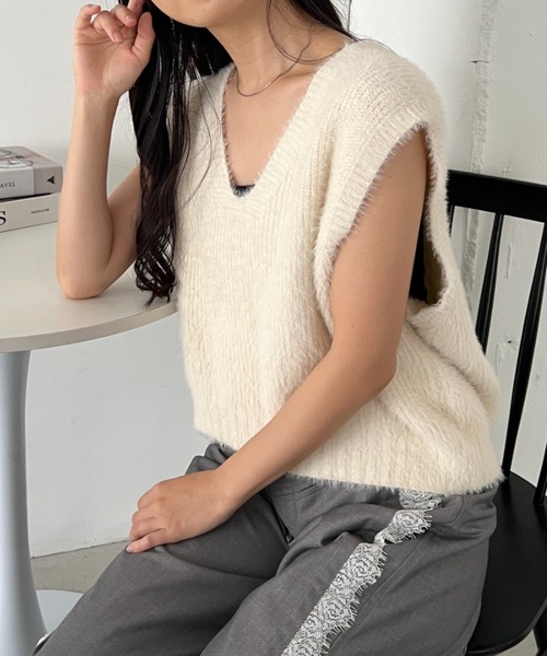 月末セール‼︎【美品】BEARDSLEY Vネックニットベスト ジレ アイボリー NATURAL BEAUTY BASIC（ナチュラルビューティーベーシック） ベスト