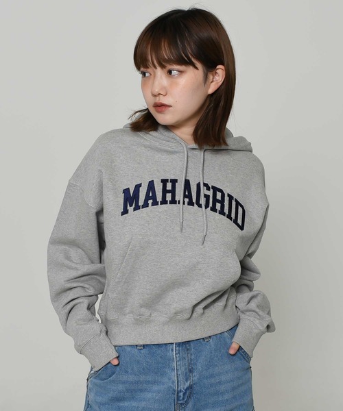 パーカー 「mahagrid/マハグリッド」VARSITY LOGO CROP HOODIE/バーシティーロゴ クロップ プルオーバーパーカー レディ