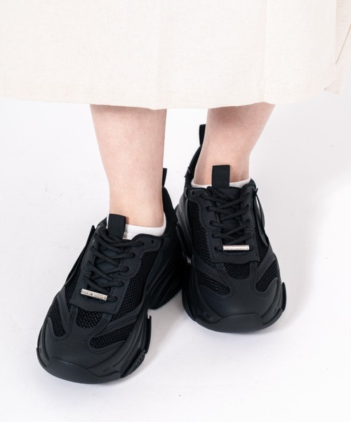 ヒール５ｃｍ スティーブマデン レディース ボリュームソール ラインストーンスニーカー 靴 シューズ 厚底 ボリュームソール スタイルアップ ホワイト 白 ブラック 黒 送料無料 STEVE MADDEN VAULT-2R-VA STEVE MADDEN（スティーブ・マデン） スニーカー 「STEVE MADDEN