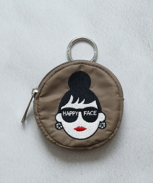 ポーチ EMMA 顔刺繍カラビナ丸ポーチ レディース : ZOZOTOWN Yahoo!店
