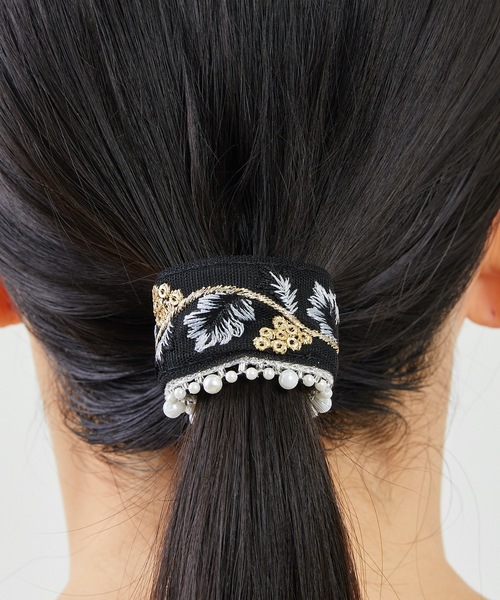 Zoule（ゾーラ） ヘアピン ゾーラ：embroidery cuff69 フラワー刺繍