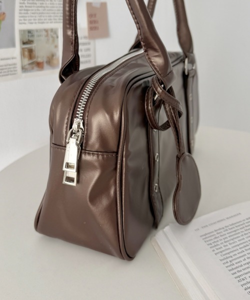 SOLLON.（ソルロン） ボストンバッグ ハートチャーム付きスクエア