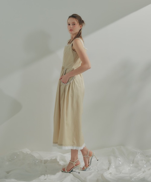 週末お値下げ[限定1着]オフホワイト　フリルギャザーワンピース　リネンワンピース forksy.】オーバーデザインティアードギャザーワンピース（ワンピース