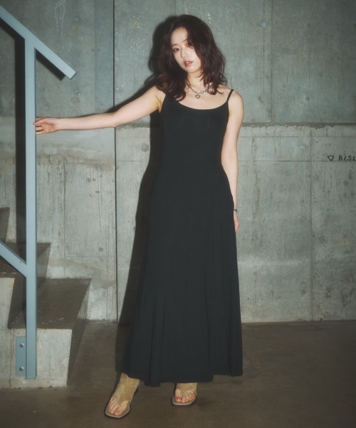 BLONDEY ワンピース カップ付きバックオープンワンピース BLONDEY ワンピース カップ付きバックオープンワンピース