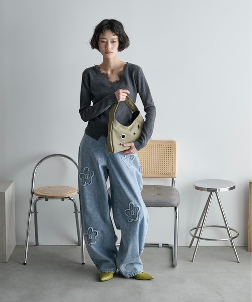 ワイドパンツ ジーンズ デニム デニムパンツ フラワーモチーフカーブバレルパンツ レディースの画像