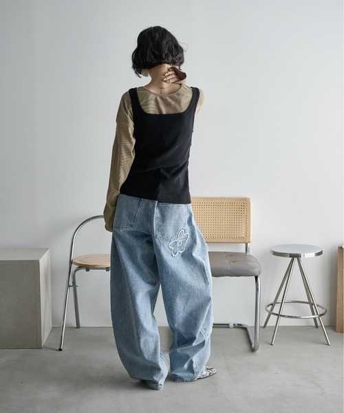 THE Yon ジーンズ デニム デニムパンツ フラワーモチーフカーブバレル