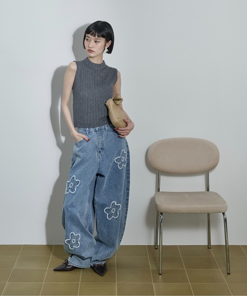 ワイドパンツ ジーンズ デニム デニムパンツ フラワーモチーフカーブバレルパンツ レディースの画像
