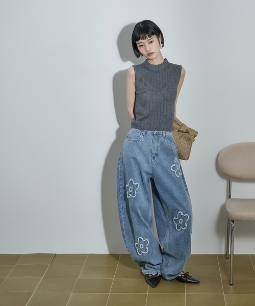 ワイドパンツ ジーンズ デニム デニムパンツ フラワーモチーフカーブバレルパンツ レディースの画像
