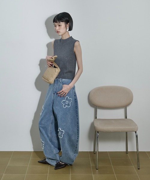 ワイドパンツ ジーンズ デニム デニムパンツ フラワーモチーフカーブバレルパンツ レディースの画像
