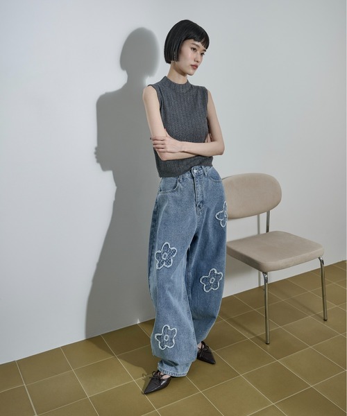 ワイドパンツ ジーンズ デニム デニムパンツ フラワーモチーフカーブバレルパンツ レディースの画像