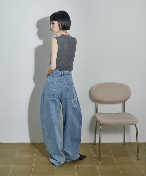 ワイドパンツ ジーンズ デニム デニムパンツ フラワーモチーフカーブバレルパンツ レディースの画像