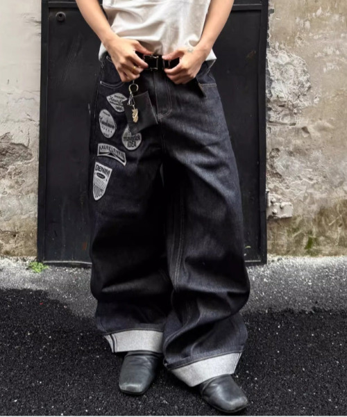 NEOS（KOKUYO） ワイドパンツ ジーンズ 「neos」ワッペンデザイン