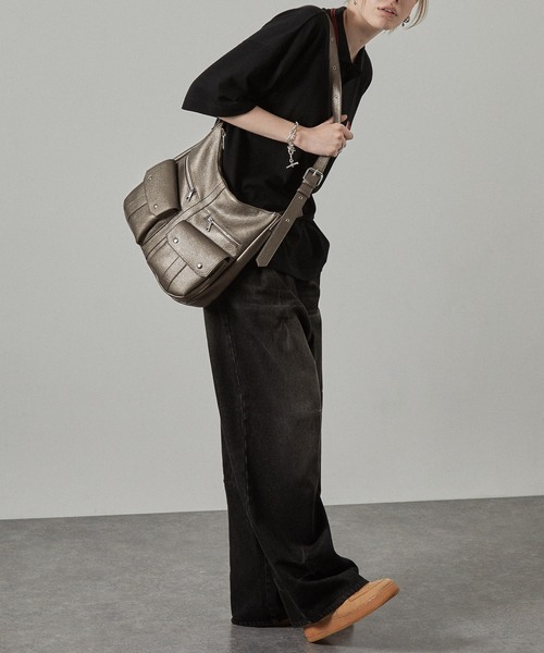 ショルダーバッグ 「Alfred Alex」マルチポケットZIPショルダー