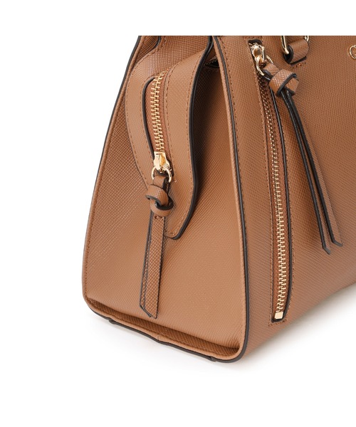 新品同様 GUESS 2way ショルダーバッグ レザー ブラウン チャーム付き GUESS（ゲス） ショルダーバッグ バッグ WRENLEY Satchel サッチェル