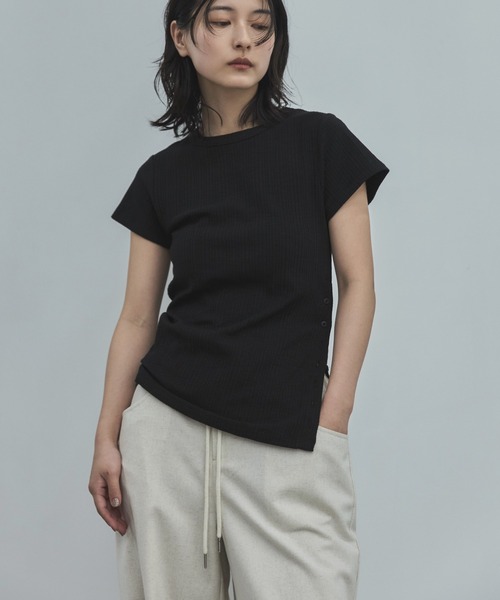 よ*。品 feepur（フェピュール） tシャツ 半袖 サイドボタンシアーリブTee